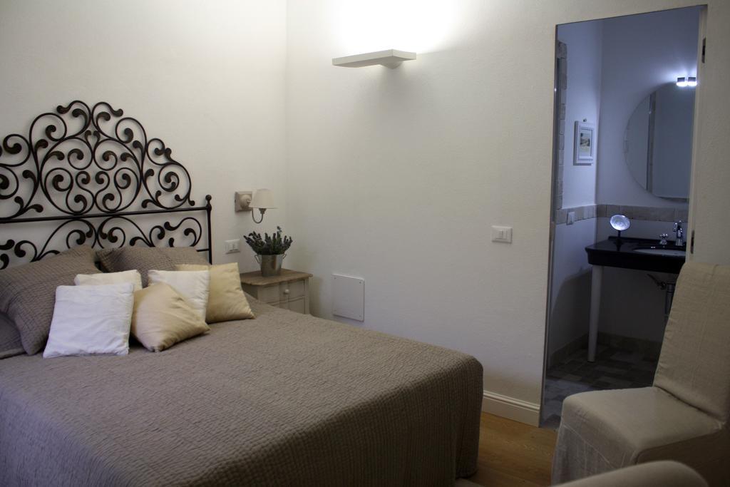 La Dimora Del Conte Bracco B. Hotel Albenga Room photo