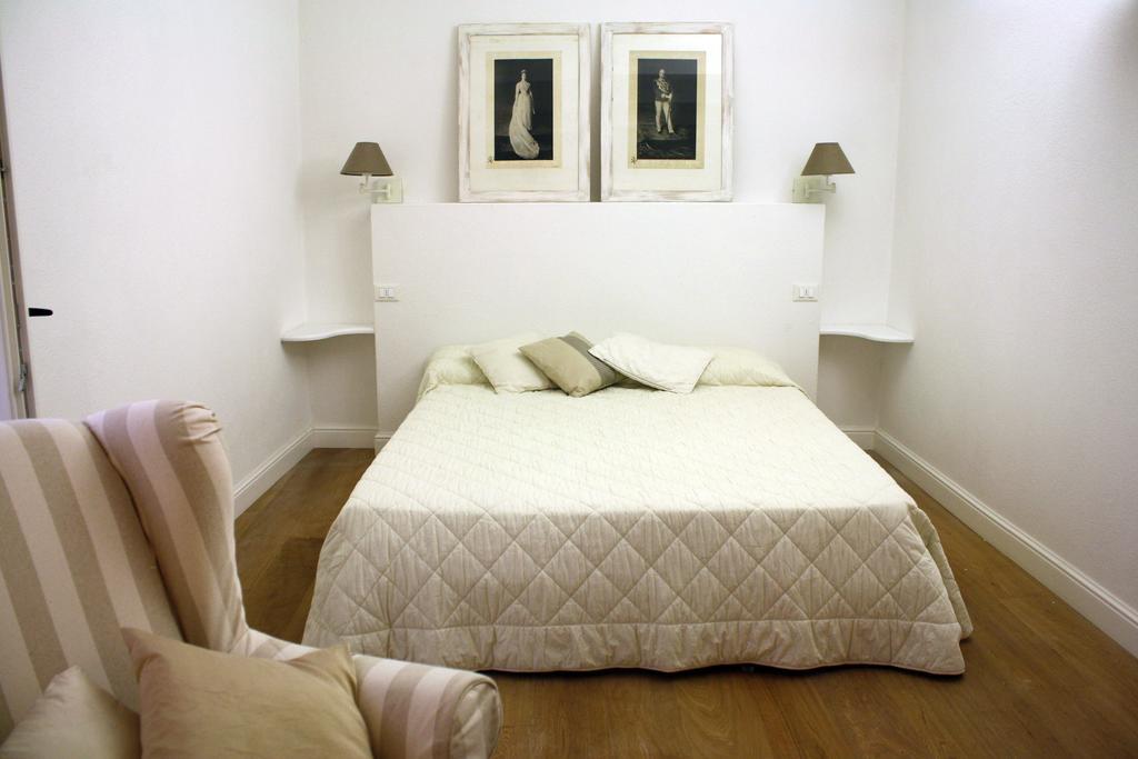 La Dimora Del Conte Bracco B. Hotel Albenga Room photo